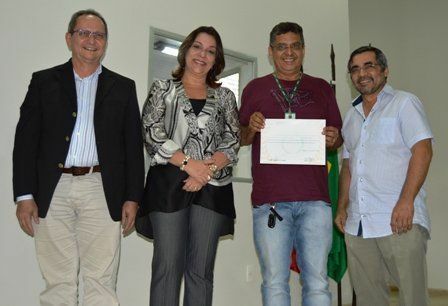 Professor David Lopes Neto, do PPGENF, publicou seis artigos só em 2016 e recebeu certificado de destaque